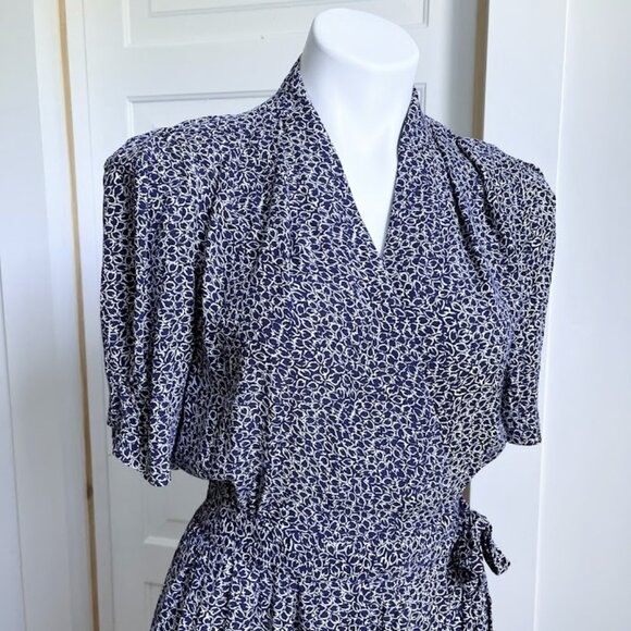 90s does 40s rayon dress - Picture 2 of 7